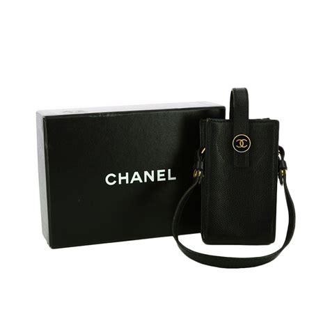 étui téléphone CHANEL Cuir vernis Noir ref.42968 .